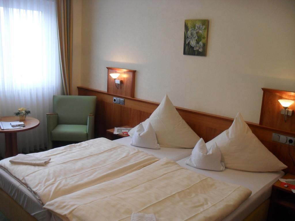 Hotel Reichsschenke Zum Ritter Gotz "Garni" Kröv Oda fotoğraf