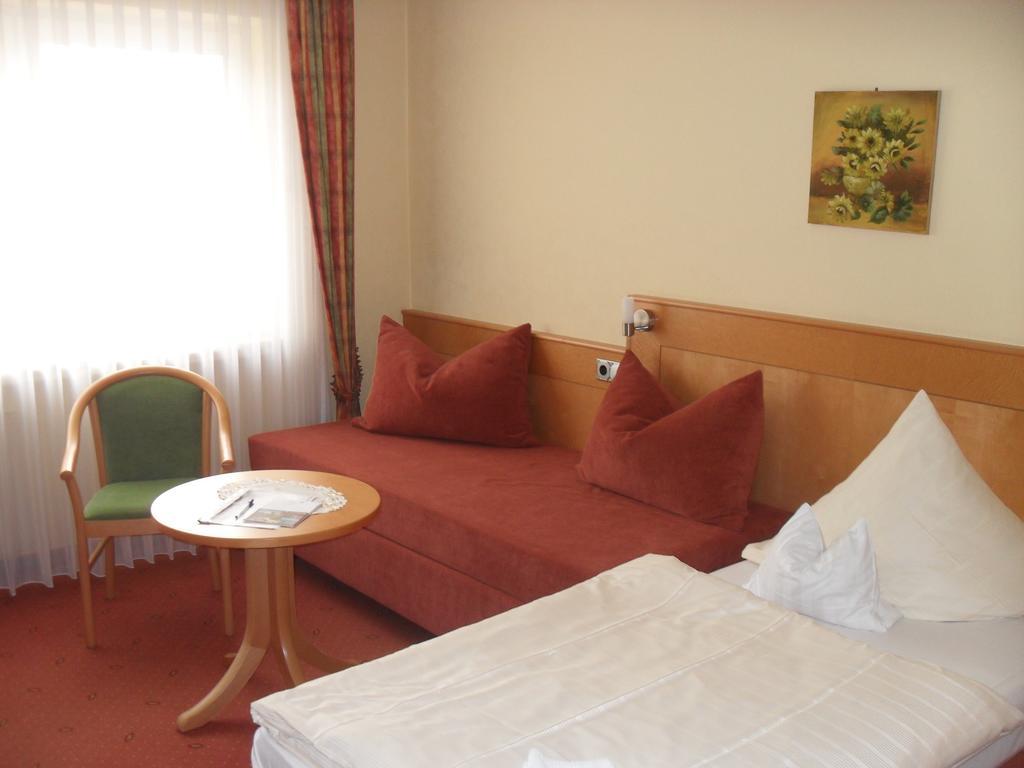 Hotel Reichsschenke Zum Ritter Gotz "Garni" Kröv Oda fotoğraf